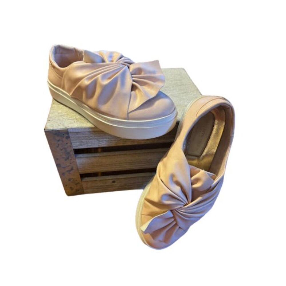 Kenneth cole dubb twist slide on sneaker blush size 3 kids good used condition